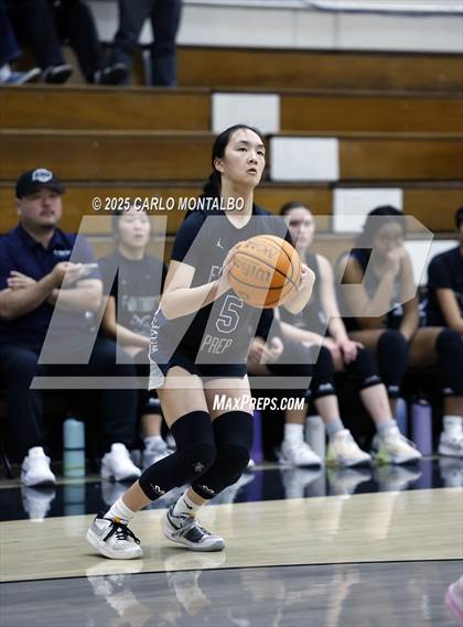 Thumbnail 3 in Flintridge Prep vs. La Salle photogallery.
