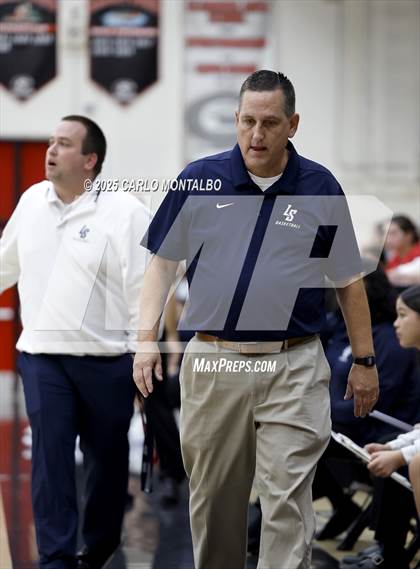 Thumbnail 3 in Flintridge Prep vs. La Salle photogallery.