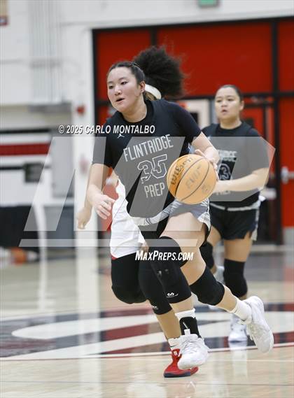 Thumbnail 3 in Flintridge Prep vs. La Salle photogallery.