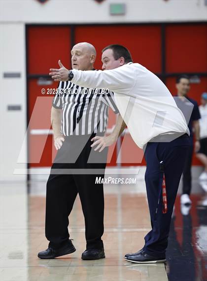 Thumbnail 2 in Flintridge Prep vs. La Salle photogallery.