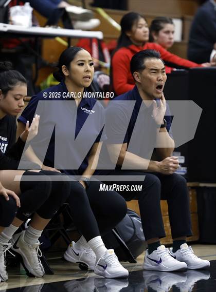 Thumbnail 3 in Flintridge Prep vs. La Salle photogallery.
