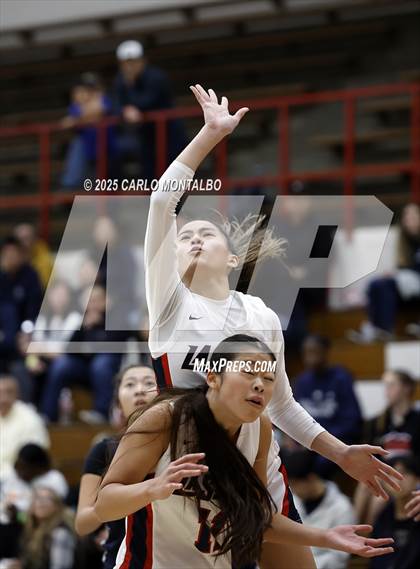 Thumbnail 2 in Flintridge Prep vs. La Salle photogallery.