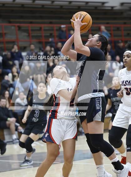 Thumbnail 2 in Flintridge Prep vs. La Salle photogallery.