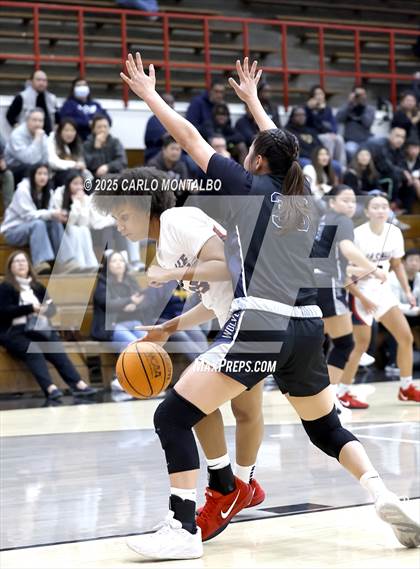 Thumbnail 3 in Flintridge Prep vs. La Salle photogallery.