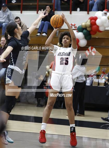 Thumbnail 2 in Flintridge Prep vs. La Salle photogallery.