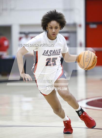 Thumbnail 3 in Flintridge Prep vs. La Salle photogallery.
