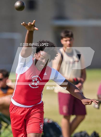 Thumbnail 2 in Panther Relays (Shot Put) photogallery.