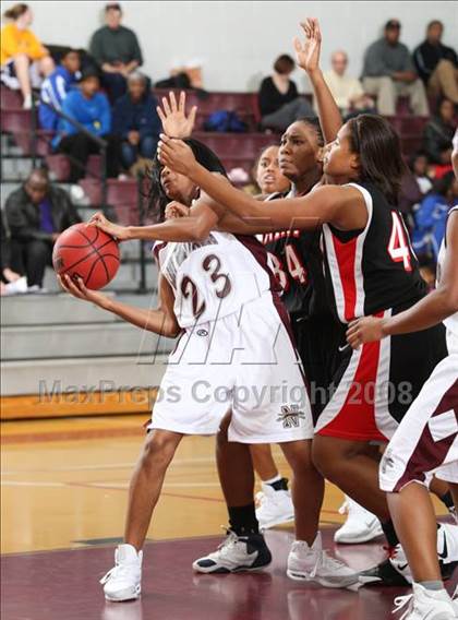 Thumbnail 2 in Salem vs Norcom (Lady Greyhound Classic) photogallery.