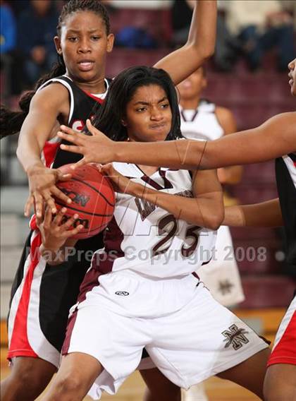 Thumbnail 3 in Salem vs Norcom (Lady Greyhound Classic) photogallery.