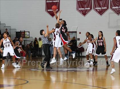 Thumbnail 1 in Salem vs Norcom (Lady Greyhound Classic) photogallery.