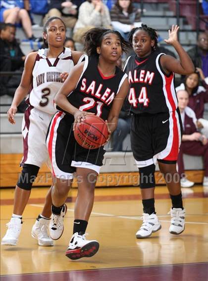 Thumbnail 2 in Salem vs Norcom (Lady Greyhound Classic) photogallery.