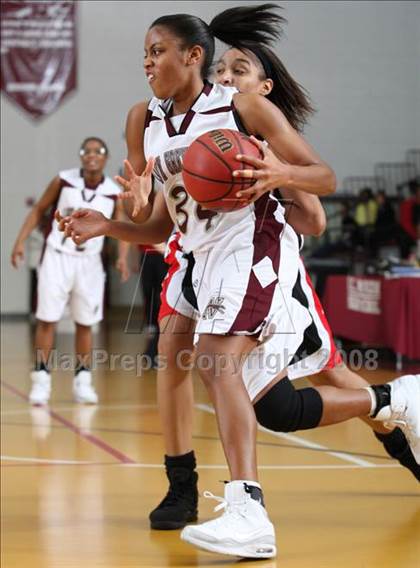Thumbnail 1 in Salem vs Norcom (Lady Greyhound Classic) photogallery.