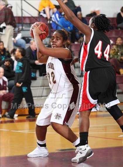 Thumbnail 3 in Salem vs Norcom (Lady Greyhound Classic) photogallery.