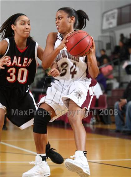 Thumbnail 1 in Salem vs Norcom (Lady Greyhound Classic) photogallery.