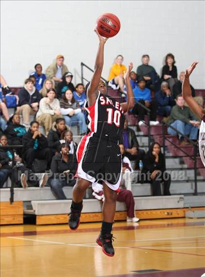 Thumbnail 2 in Salem vs Norcom (Lady Greyhound Classic) photogallery.