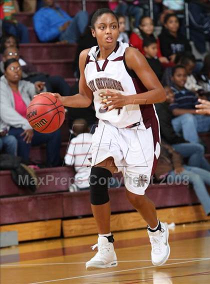 Thumbnail 3 in Salem vs Norcom (Lady Greyhound Classic) photogallery.