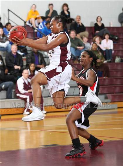 Thumbnail 1 in Salem vs Norcom (Lady Greyhound Classic) photogallery.