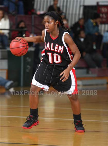 Thumbnail 3 in Salem vs Norcom (Lady Greyhound Classic) photogallery.