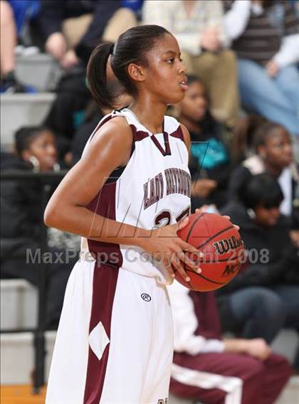 Thumbnail 2 in Salem vs Norcom (Lady Greyhound Classic) photogallery.