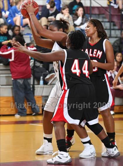 Thumbnail 1 in Salem vs Norcom (Lady Greyhound Classic) photogallery.