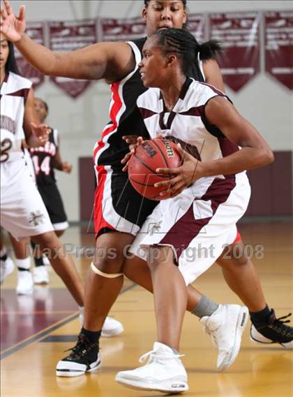 Thumbnail 1 in Salem vs Norcom (Lady Greyhound Classic) photogallery.