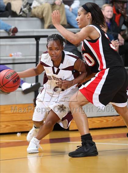 Thumbnail 2 in Salem vs Norcom (Lady Greyhound Classic) photogallery.