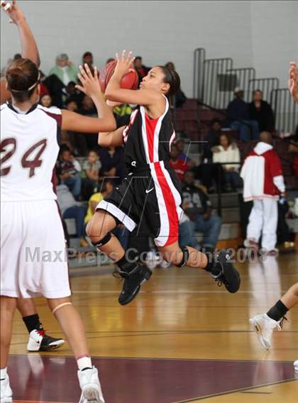 Thumbnail 3 in Salem vs Norcom (Lady Greyhound Classic) photogallery.