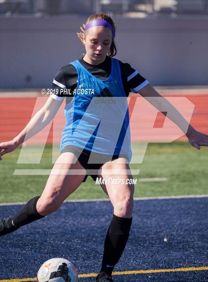 Thumbnail 3 in Sunny Hills vs Mira Costa (CIF SS D2 Championship) photogallery.