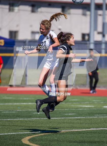 Thumbnail 3 in Sunny Hills vs Mira Costa (CIF SS D2 Championship) photogallery.