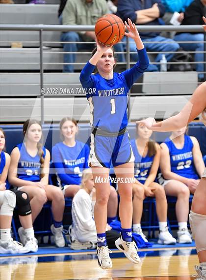 Thumbnail 2 in Hamilton vs. Windthorst (UIL 2A Region II Area) photogallery.