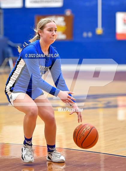 Thumbnail 1 in Hamilton vs. Windthorst (UIL 2A Region II Area) photogallery.