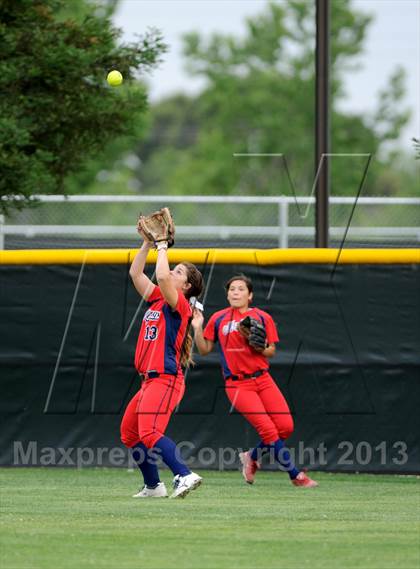 Thumbnail 3 in Tulare Western @ Garces (CIF CS Division 2 Quarterfinal) photogallery.