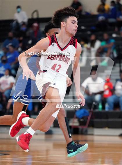 Thumbnail 1 in Lorena vs. Crockett (UIL 3A Quarterfinal) photogallery.