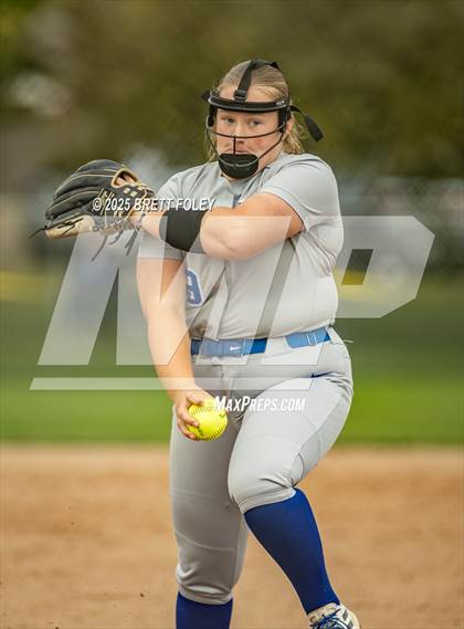 Thumbnail 1 in Millard North vs. Kearney photogallery.