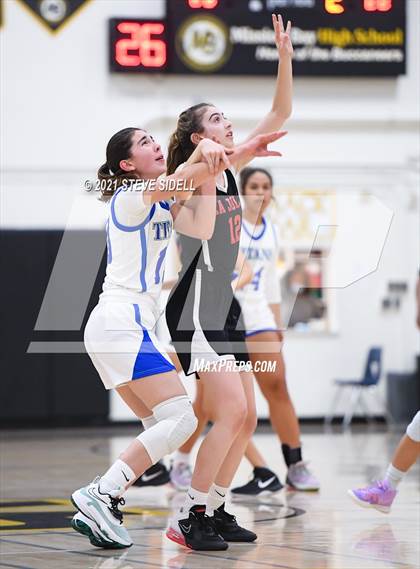 Thumbnail 1 in Eastlake vs. La Jolla photogallery.