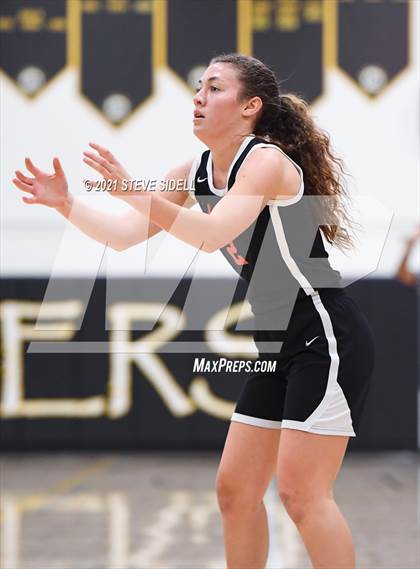 Thumbnail 1 in Eastlake vs. La Jolla photogallery.