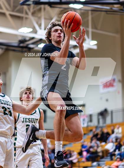 Thumbnail 2 in Jesuit vs. Tualatin (Les Schwab Invitational) photogallery.