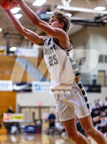 Thumbnail 2 in Jesuit vs. Tualatin (Les Schwab Invitational) photogallery.