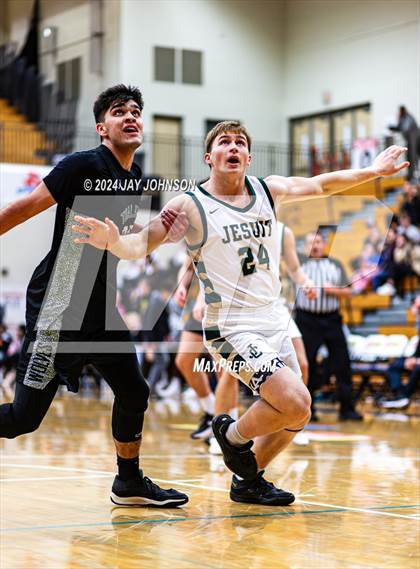 Thumbnail 2 in Jesuit vs. Tualatin (Les Schwab Invitational) photogallery.