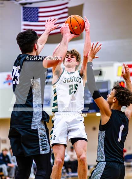 Thumbnail 3 in Jesuit vs. Tualatin (Les Schwab Invitational) photogallery.