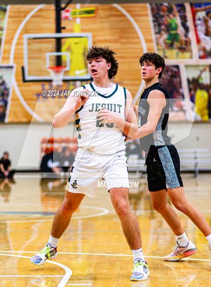 Thumbnail 2 in Jesuit vs. Tualatin (Les Schwab Invitational) photogallery.