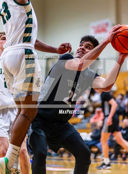 Thumbnail 3 in Jesuit vs. Tualatin (Les Schwab Invitational) photogallery.