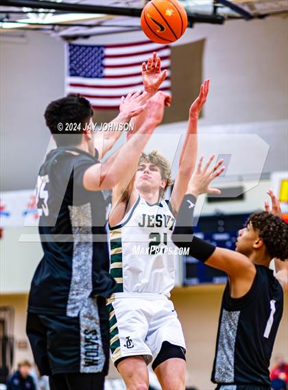 Thumbnail 1 in Jesuit vs. Tualatin (Les Schwab Invitational) photogallery.