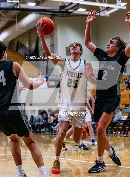 Thumbnail 3 in Jesuit vs. Tualatin (Les Schwab Invitational) photogallery.