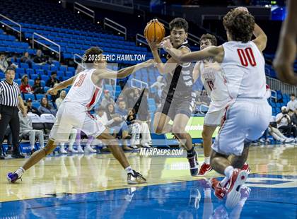Thumbnail 3 in Crespi vs Mater Dei (Trinity-Mission League Challenge) photogallery.