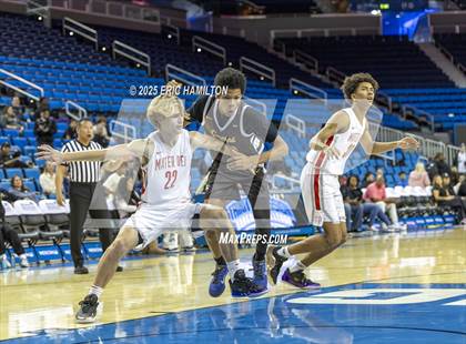 Thumbnail 3 in Crespi vs Mater Dei (Trinity-Mission League Challenge) photogallery.