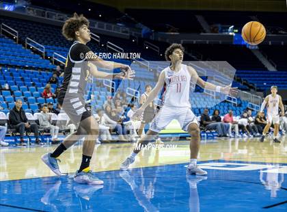 Thumbnail 1 in Crespi vs Mater Dei (Trinity-Mission League Challenge) photogallery.