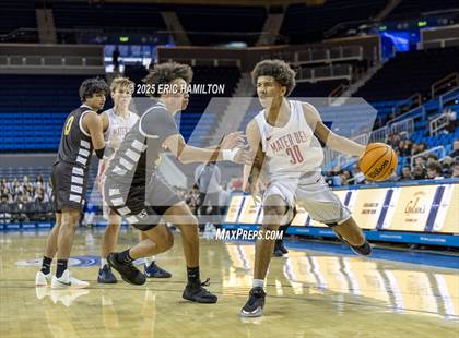 Thumbnail 3 in Crespi vs Mater Dei (Trinity-Mission League Challenge) photogallery.