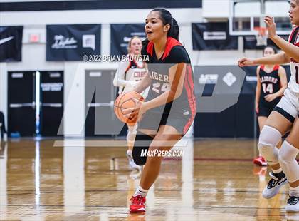 Thumbnail 2 in Carondelet vs 'Iolani (Iolani Classic Honolulu - Day 3) photogallery.