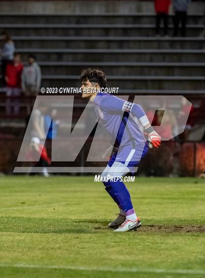 Thumbnail 2 in Regis Jesuit vs Denver East (CHSAA 5A Semifinals) photogallery.